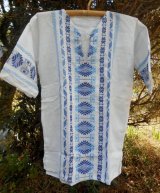グアテマラ　メンズ刺繍クルタ　白地/青刺繍