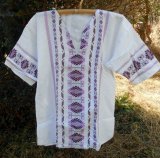 グアテマラ　メンズ刺繍クルタ　白地/紫刺繍
