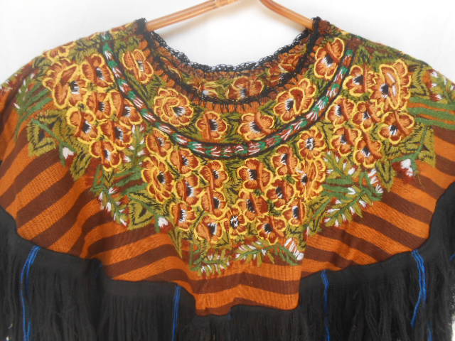 中米 グアテマラの民族衣装ウィピル - 生地/糸